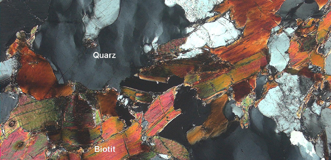 Gesteinsdünnschliff (Dicke 0,03 mm): Mikroskopische Untersuchung zur Klärung der  Gesteinszusammensetzung und des Mineralbestandes